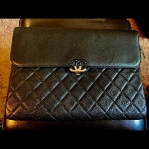 AUTHENTIC CHANEL QUILTED BLACK CLUTCH LIKE NEW